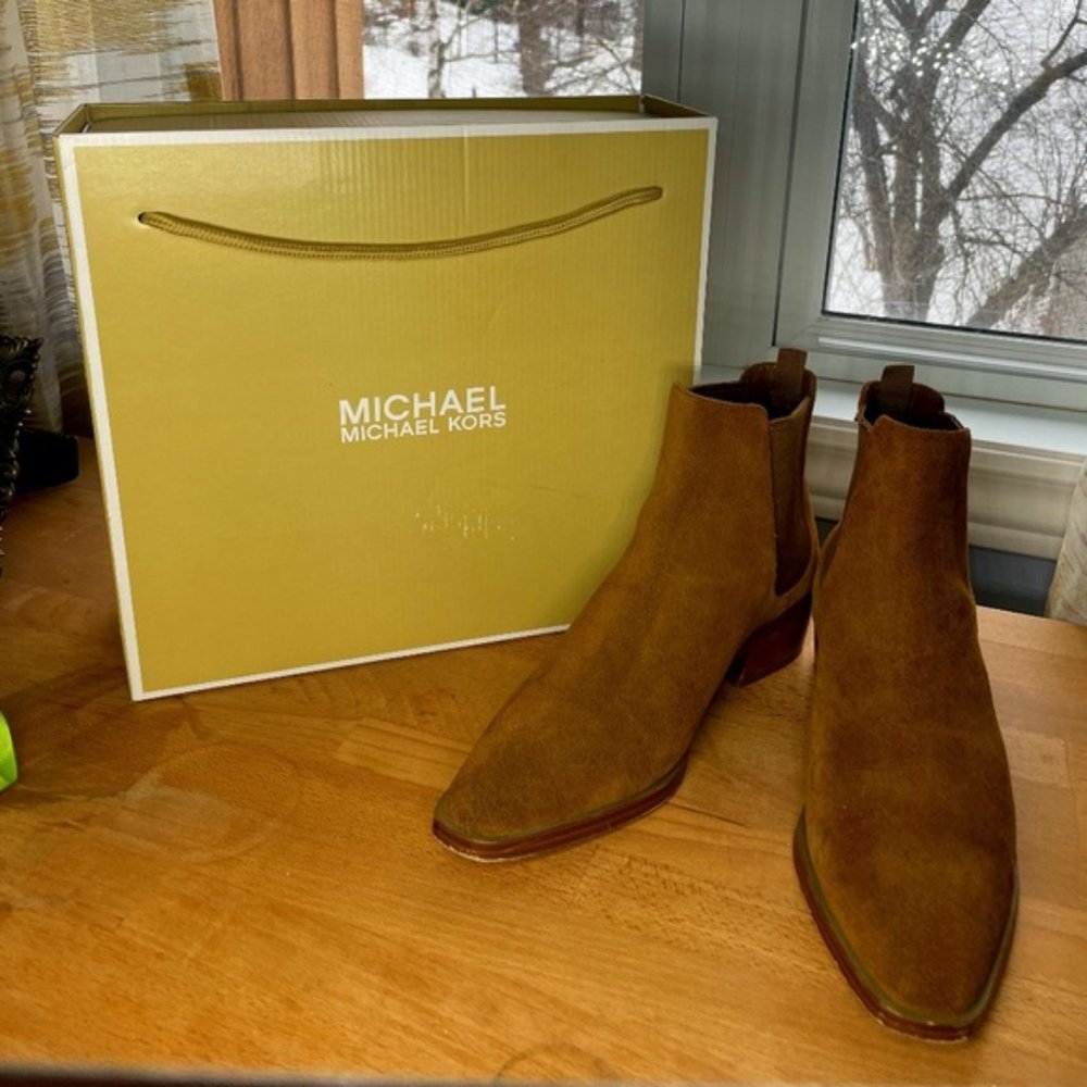 Michael Kors Lottie suede ankle boots in Amber colour, size 8.5 - Picture 4 of 6